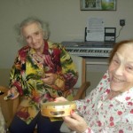 Deux amies à la musique
